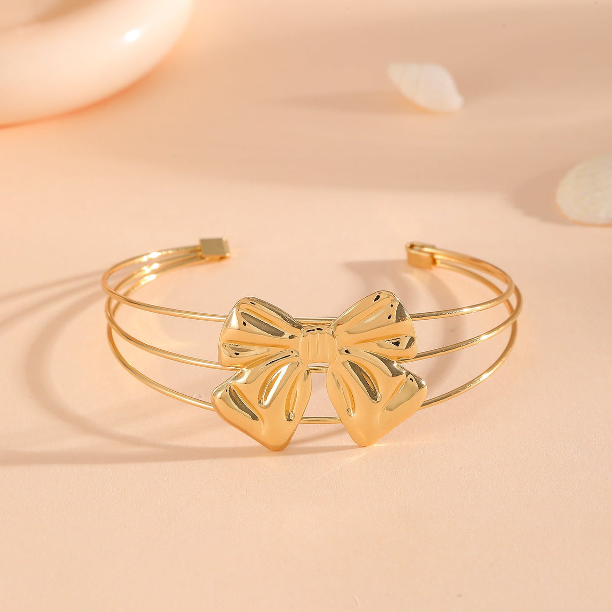 Women's bracelet with intricate bow design Hapa Style