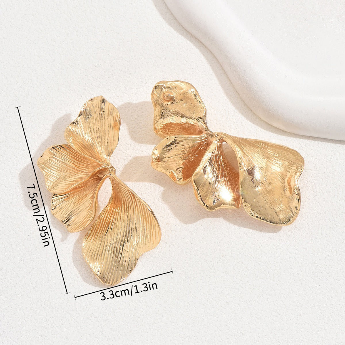 Women's ear clips in an elegant, textured design Hapa Style
