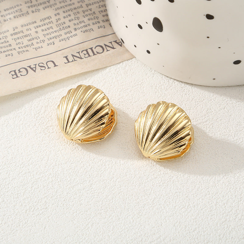 Women's ear clips in elegant shell design Hapa Style