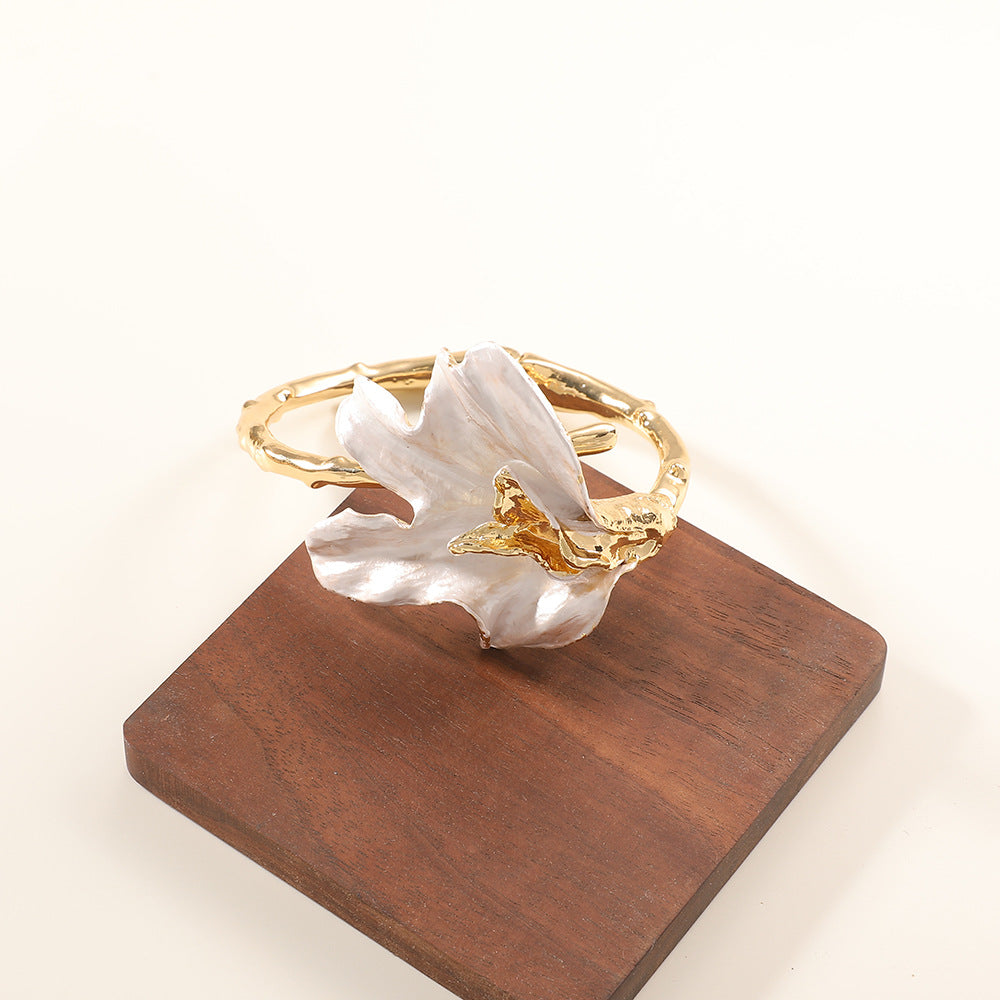 Women's bracelet with intricate flower design Hapa Style