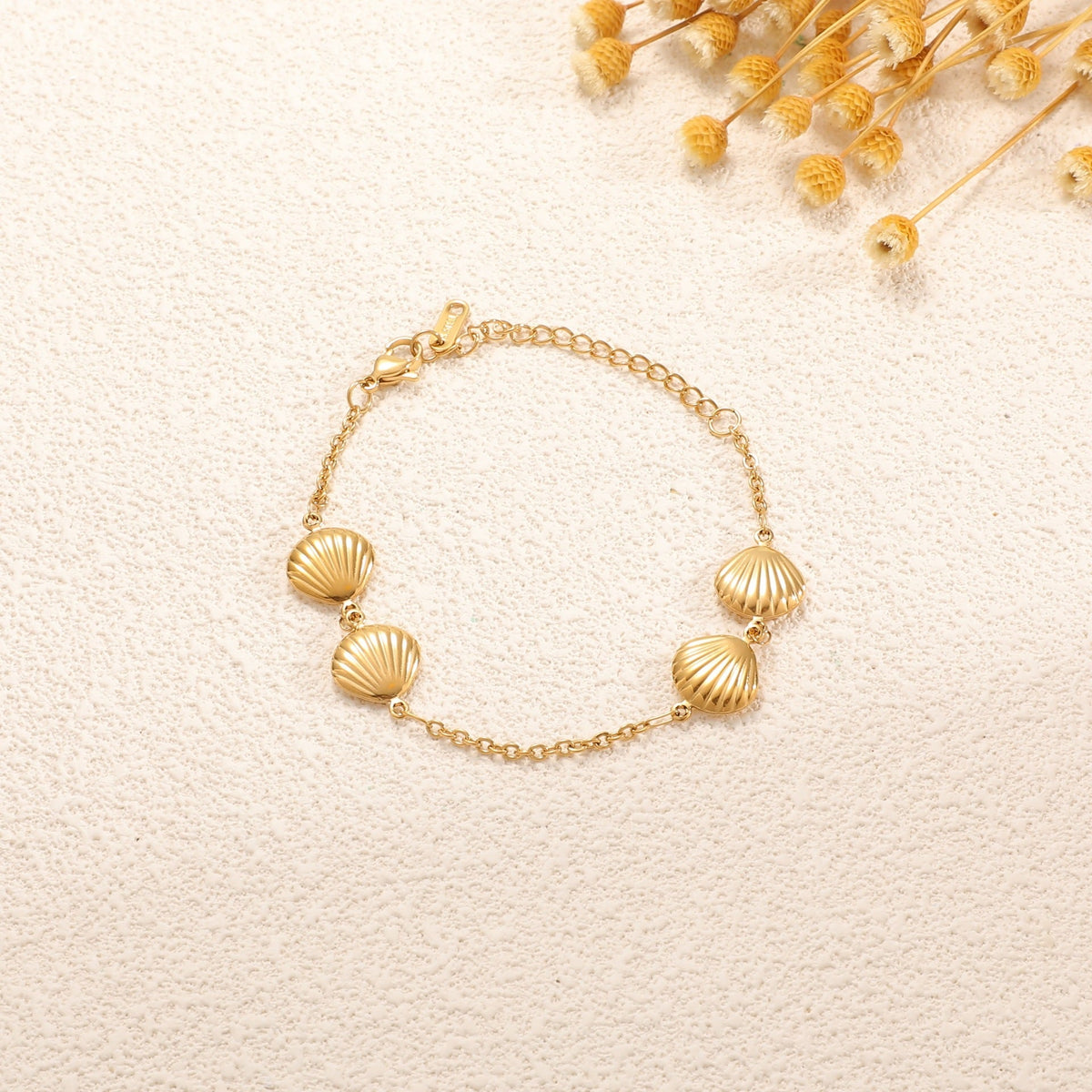 Ladies' bracelet with elegant heart design and fine link chain Hapa Style