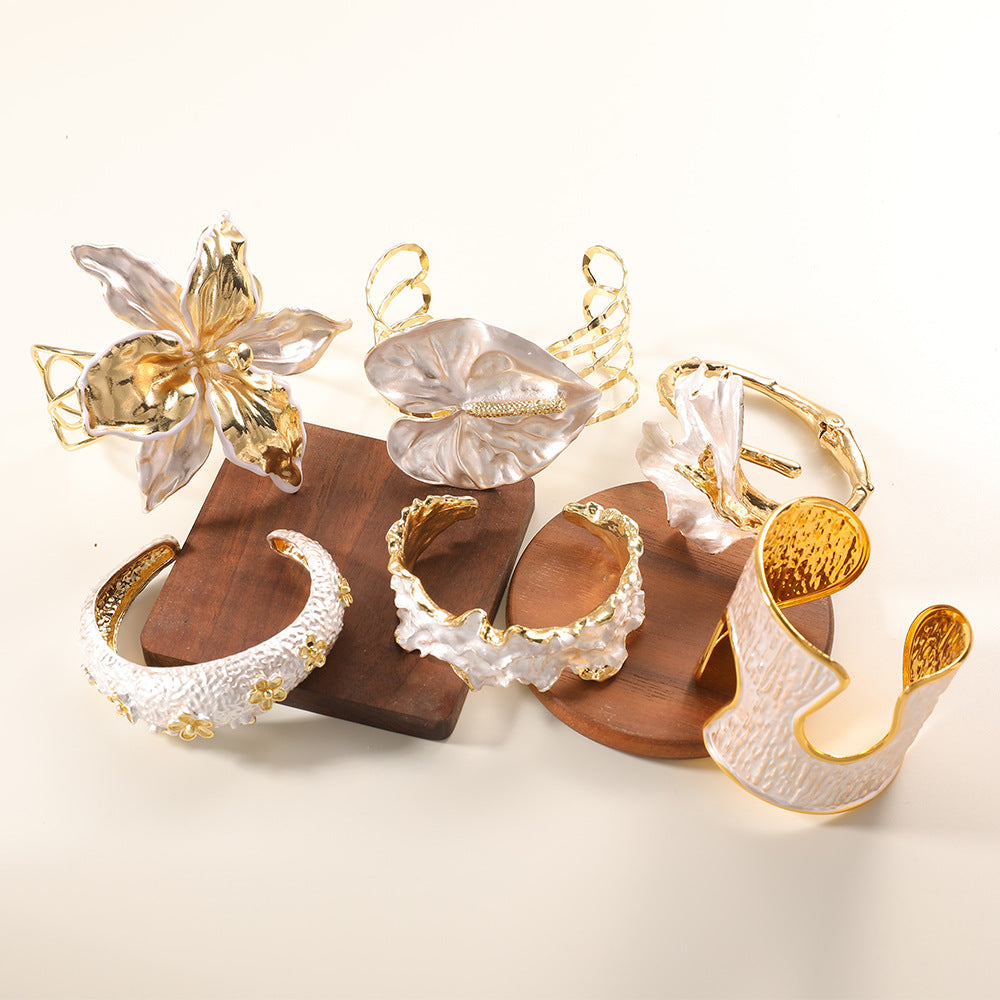 Women's bracelet with intricate flower design Hapa Style