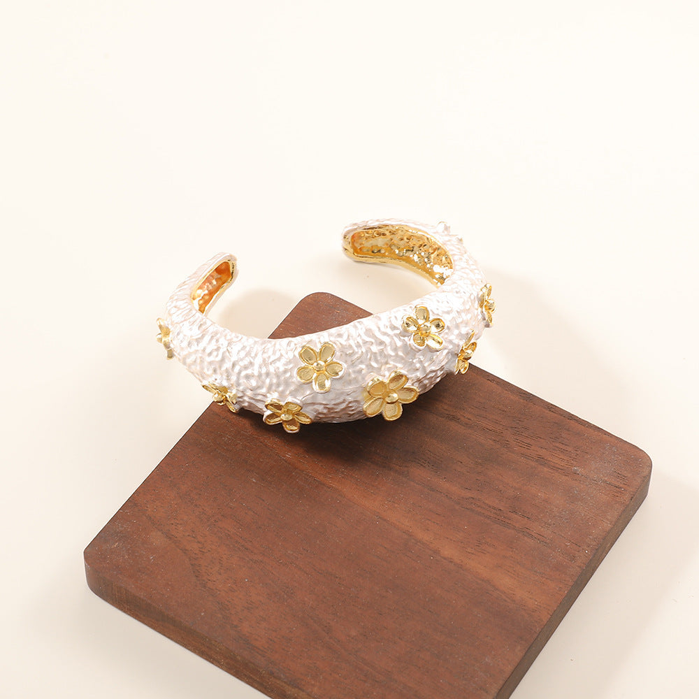 Women's bracelet with intricate flower design Hapa Style