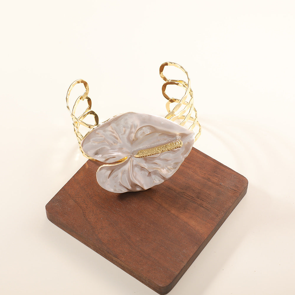 Women's bracelet with intricate flower design Hapa Style