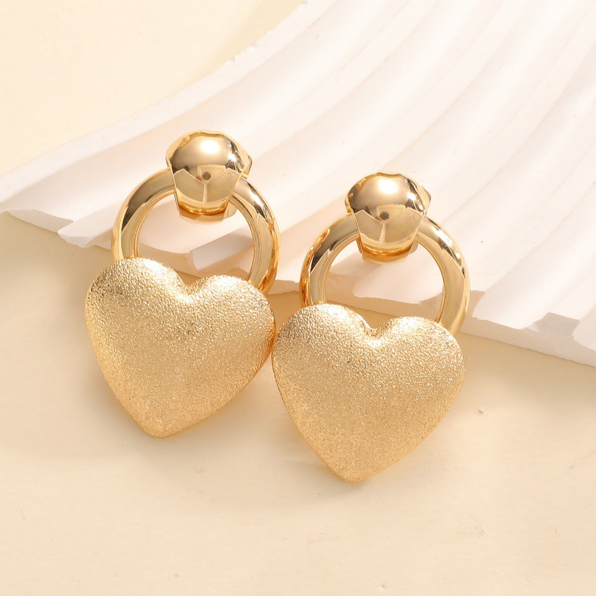 Ladies earrings in elegant heart design Hapa Style