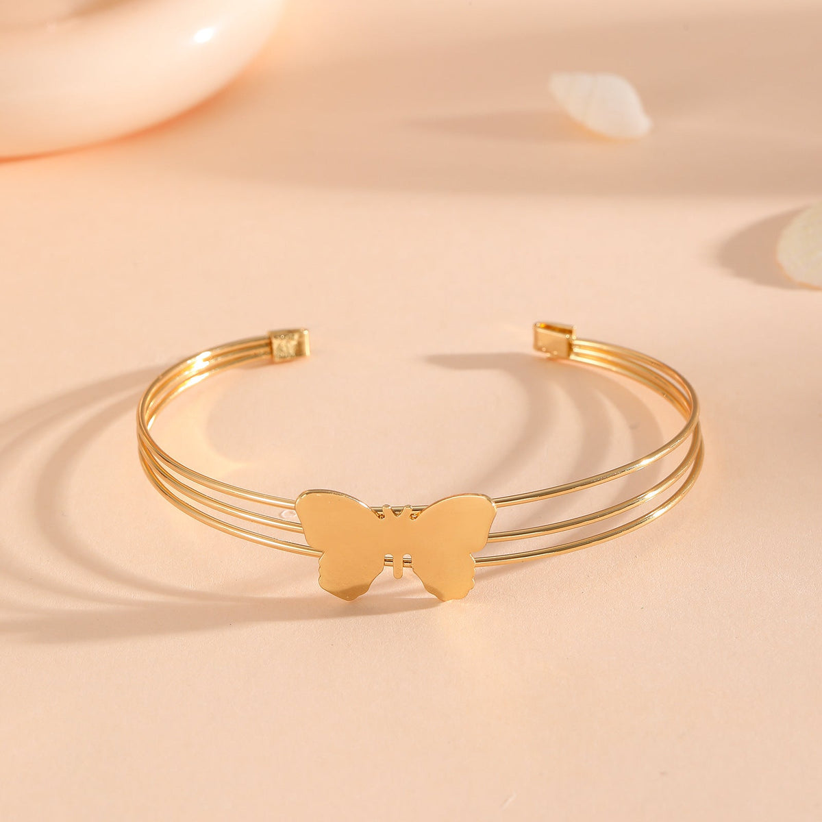Women's bracelet with intricate bow design Hapa Style