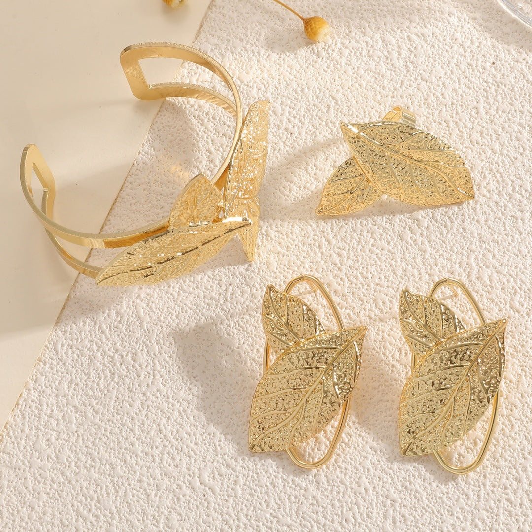 Women’s bracelet with elaborate leaf design Hapa Style