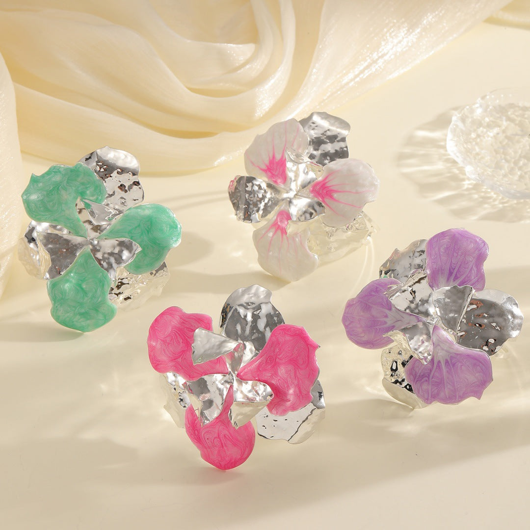 Women's flower-shaped ring made of shiny metal and high-quality epoxy resin Hapa Style