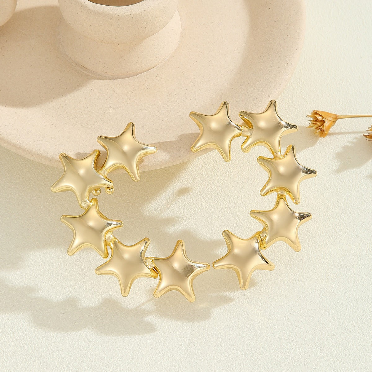 Women's bracelet with structured, golden beads Hapa Style