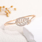 Women's bangle with elegant infinity pattern and sparkling zirconia Hapa Style