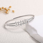 Women's bangle with elegant infinity pattern and sparkling zirconia Hapa Style