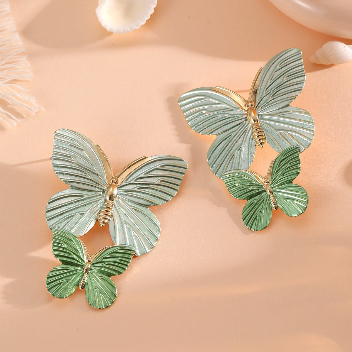 Ladies' brooches in elegant butterfly design Hapa Style