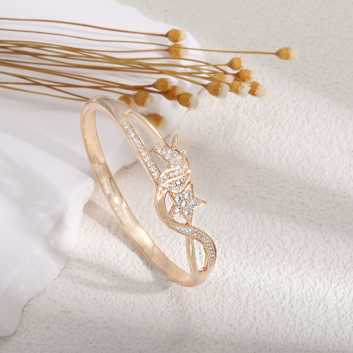 Ladies bracelet with elaborate infinity symbol and sparkling zirconia Hapa Style