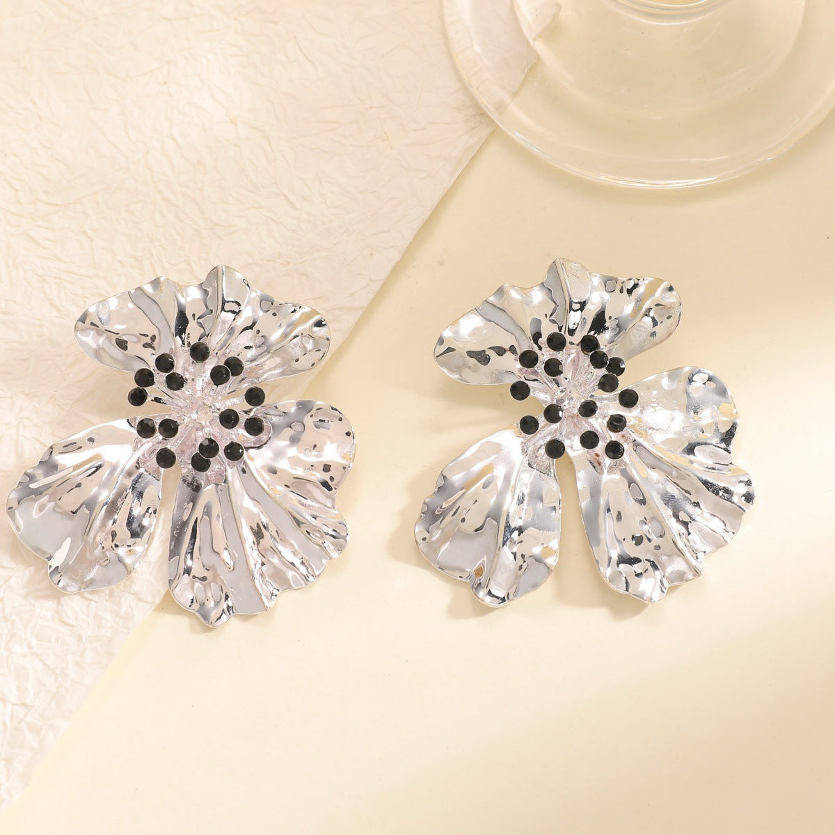 Women’s metal flower earrings with sparkling red accents Hapa Style