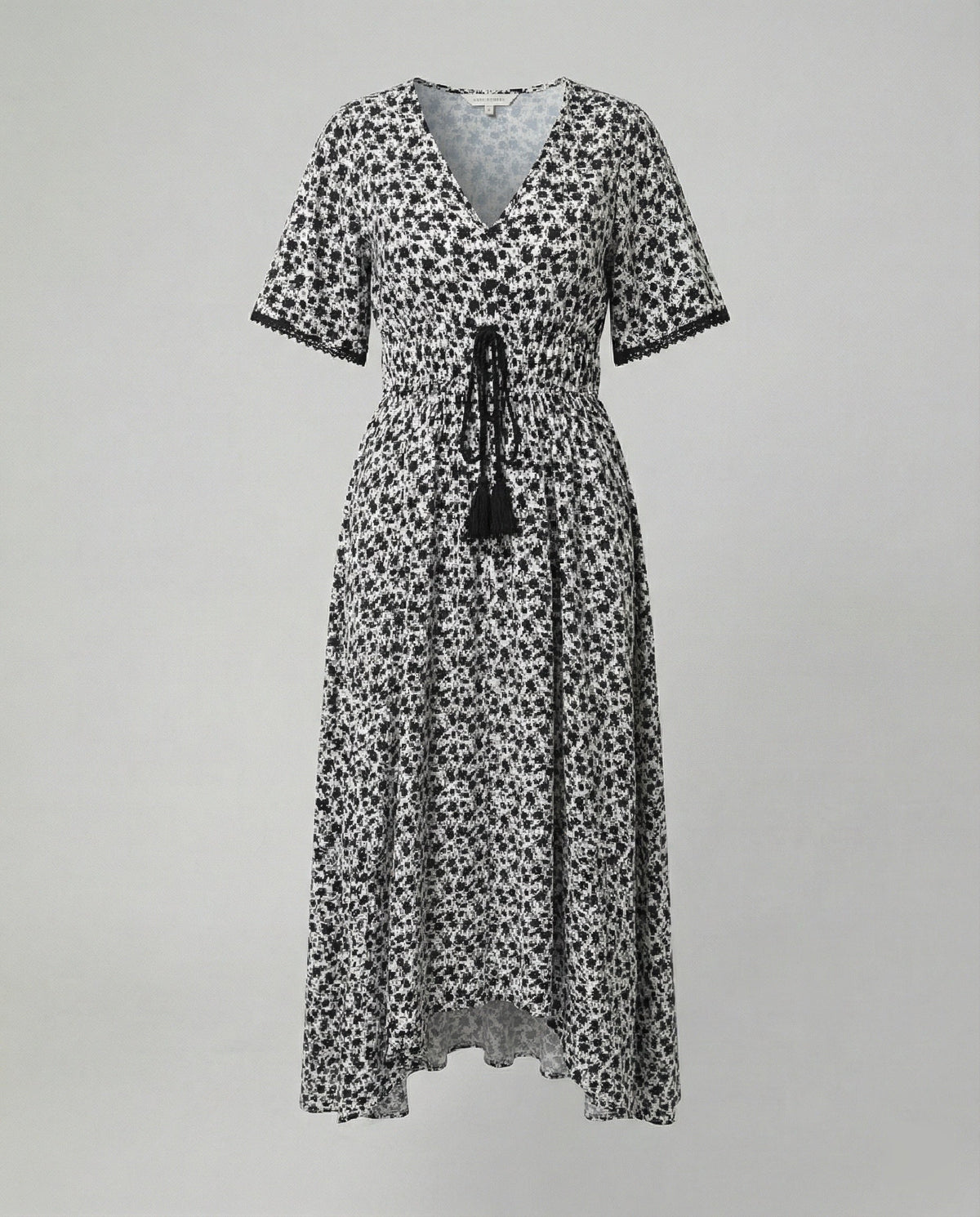 Women's maxi dress with floral accents
